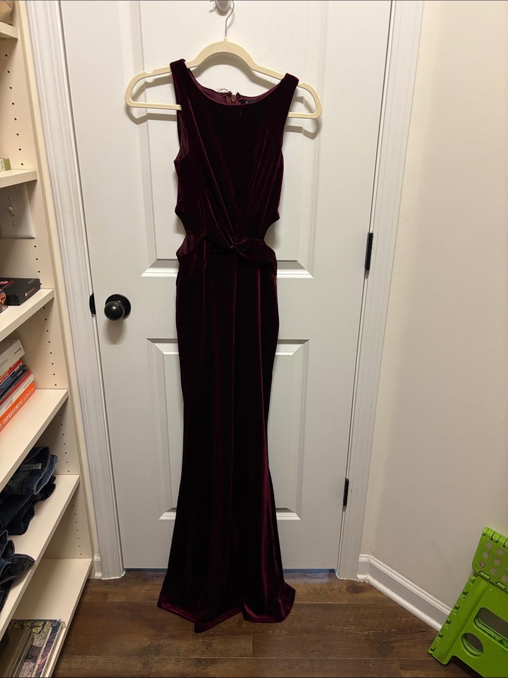 Elegant Sleeveless Velvet Evening Gown - Deep Wine